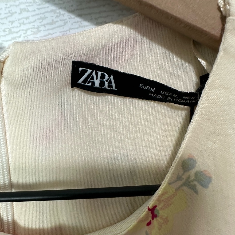 NWT Zara Cream Floral Dress Size Medium - Picture 4 of 12